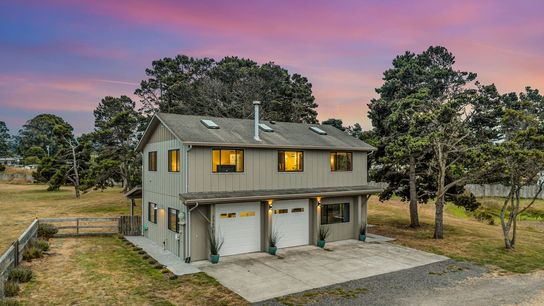 Sea Ranch in Fort Bragg w/ Hot Tub & Game Room For Rent
